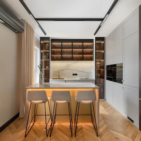 Sky View Dabrowskiego Apartment